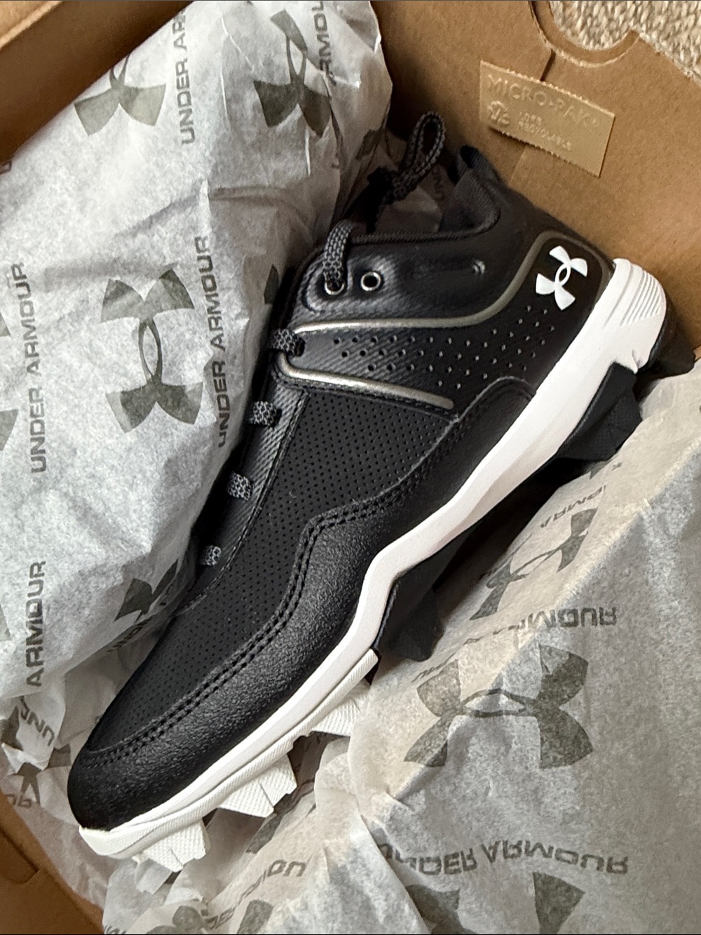 Women’s Under Armour  cleats UA glide RM cleats brand new